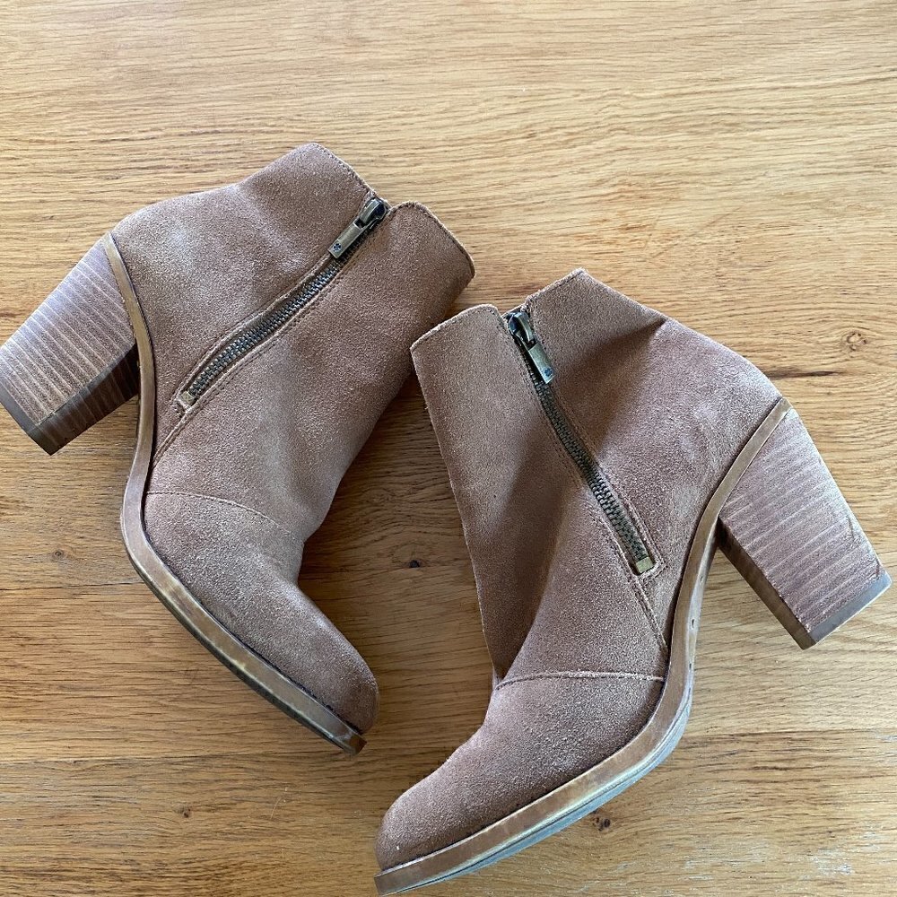 Lucky Brand Elenor 2 Tan Suede Embroidered Western Heeled Ankle Boot Sz 8 - Picture 2 of 8